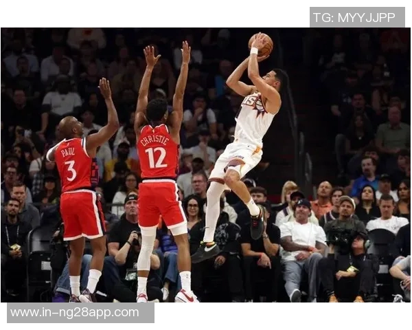 布克半场表现起伏7投4中仅得13分失误频频影响球队节奏 布克半场表现起伏7投4中仅得13分失误频频影响球队节奏