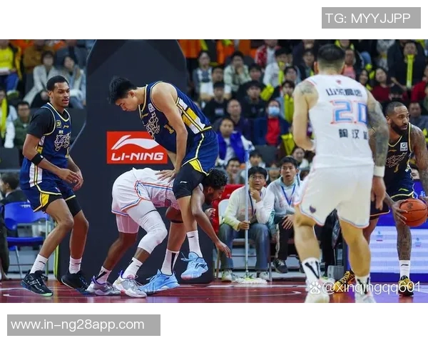 三球348次抢断跻身黄蜂队历史前十助攻与三分命中数同样创队史佳绩 三球348次抢断跻身黄蜂队历史前十助攻与三分命中数同样创队史佳绩